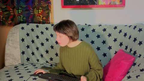 Lara online show from 10/22/25, 06:07