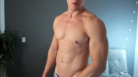 twitter REECET26 instagram RECCETAYLOR online show from 02/01/25, 12:05