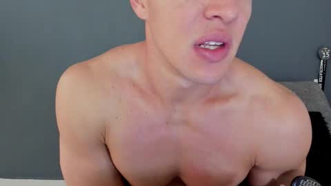 twitter REECET26 instagram RECCETAYLOR online show from 10/29/25, 03:25