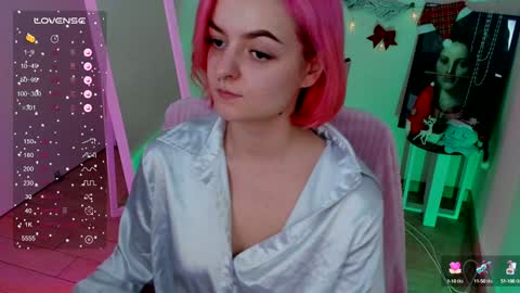 Snapshot of red_bestie_ chatting on 01/01/25, 01:37 Bestie online show from 01/01/25, 01:37