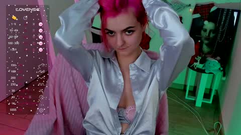 Snapshot of red_bestie_ chatting on 01/01/25, 04:39 Bestie online show from 01/01/25, 04:39