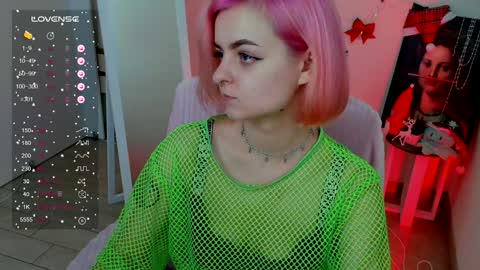 Snapshot of red_bestie_ chatting on 01/13/25, 01:49 Bestie online show from 01/13/25, 01:49