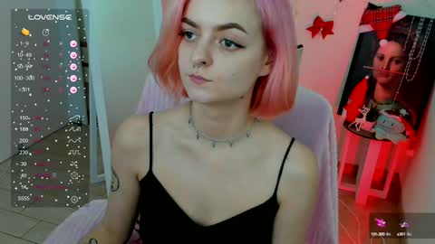 Snapshot of red_bestie_ chatting on 01/13/25, 04:51 Bestie online show from 01/13/25, 04:51