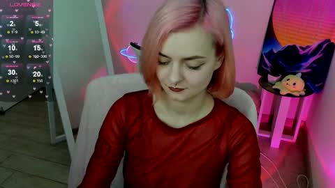 Snapshot of red_bestie_ chatting on 02/18/25, 08:03 Bestie online show from 02/18/25, 08:03
