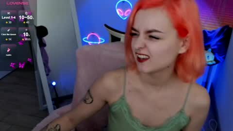 Snapshot of red_bestie_ chatting on 03/06/25, 06:41 Bestie online show from 03/06/25, 06:41
