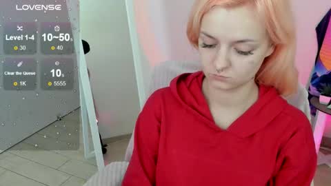 Snapshot of red_bestie_ chatting on 09/09/25, 12:15 Bestie online show from 09/09/25, 12:15