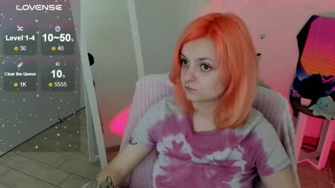 Snapshot of red_bestie_ chatting on 09/25/25, 12:31 Bestie online show from 09/25/25, 12:31
