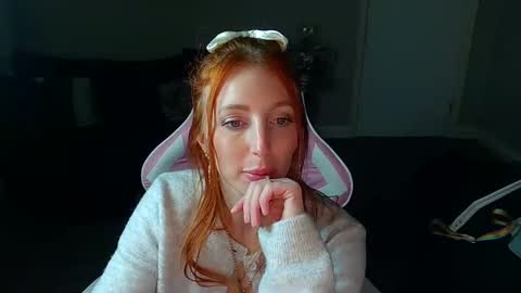 Snapshot of red_firesquirt chatting on 01/21/25, 10:51 Red - online show from 01/21/25, 10:51