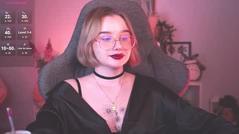 Snapshot of red_queeen chatting on 01/17/25, 10:12 QUEEN OF EVIL online show from 01/17/25, 10:12