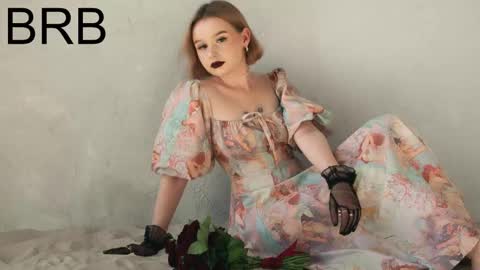 Snapshot of red_queeen chatting on 02/13/25, 11:26 QUEEN OF EVIL online show from 02/13/25, 11:26
