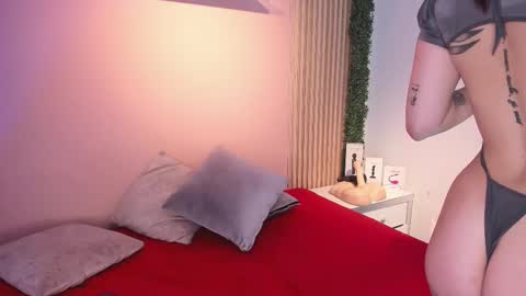 Stefany    online show from 02/17/25, 05:21