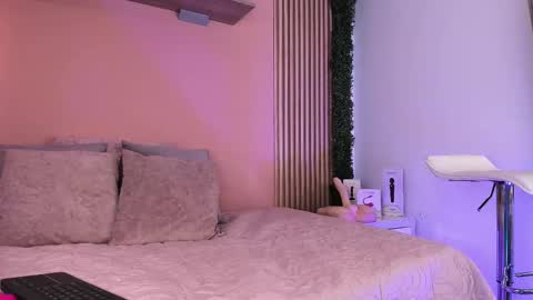 Stefany    online show from 02/24/25, 05:31