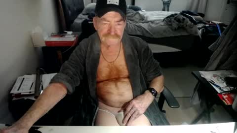 Snapshot of redbare12007 chatting on 06/15/26, 04:20 Red online show from 06/15/26, 04:20
