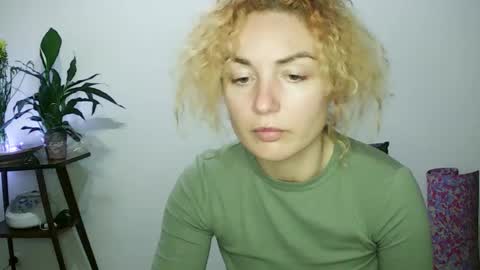 Snapshot of reddgirll chatting on 01/25/25, 07:39 reddgirll online show from 01/25/25, 07:39