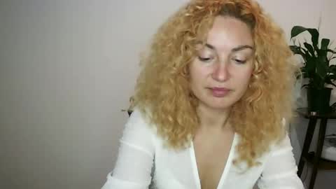 Snapshot of reddgirll chatting on 02/03/25, 08:35 reddgirll online show from 02/03/25, 08:35