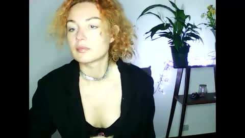 Snapshot of reddgirll chatting on 02/14/25, 07:33 reddgirll online show from 02/14/25, 07:33