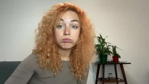 Snapshot of reddgirll chatting on 02/19/25, 05:38 reddgirll online show from 02/19/25, 05:38