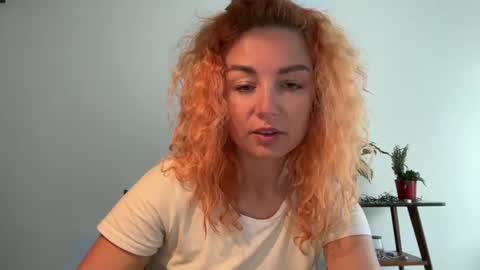 Snapshot of reddgirll chatting on 02/25/25, 11:41 reddgirll online show from 02/25/25, 11:41