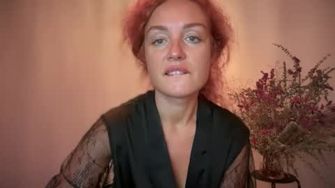 Snapshot of reddgirll chatting on 10/11/25, 09:35 reddgirll online show from 10/11/25, 09:35