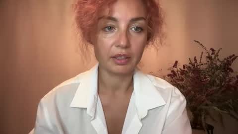 Snapshot of reddgirll chatting on 10/18/25, 06:19 reddgirll online show from 10/18/25, 06:19