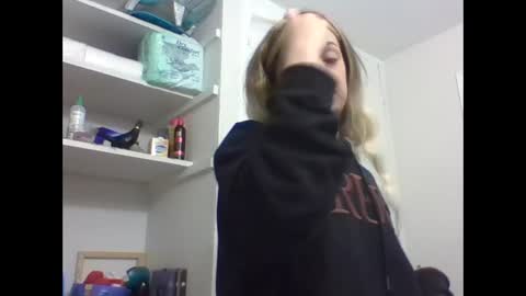 reddwaxx online show from 12/19/25, 07:32