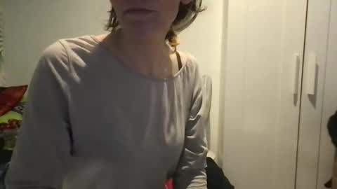 Snapshot of redfoxofficial chatting on 11/15/25, 12:56 Redfox online show from 11/15/25, 12:56