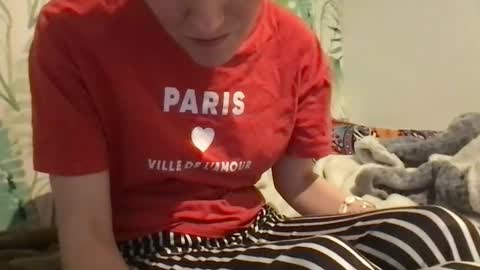 Snapshot of redfoxofficial chatting on 11/20/25, 07:57 Redfox online show from 11/20/25, 07:57