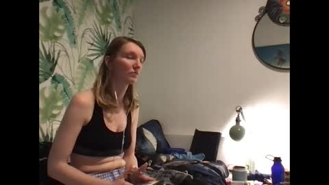 Snapshot of redfoxofficial chatting on 12/03/25, 02:37 Redfox online show from 12/03/25, 02:37