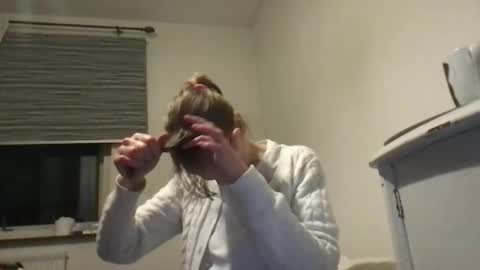 Snapshot of redfoxofficial chatting on 12/19/25, 07:21 Redfox online show from 12/19/25, 07:21