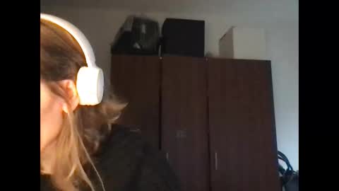 Snapshot of redfoxofficial chatting on 03/11/26, 04:13 Redfox online show from 03/11/26, 04:13