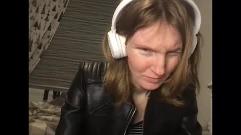 Snapshot of redfoxofficial chatting on 03/28/26, 08:14 Redfox online show from 03/28/26, 08:14