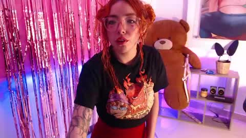 Snapshot of redgirrl_77 chatting on 05/06/26, 11:48 Mere online show from 05/06/26, 11:48