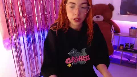 Snapshot of redgirrl_77 chatting on 05/07/26, 11:59 Mere online show from 05/07/26, 11:59