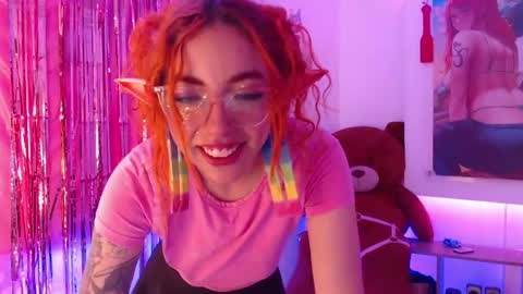 Snapshot of redgirrl_77 chatting on 05/08/26, 11:59 Mere online show from 05/08/26, 11:59