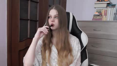 Lily online show from 09/23/25, 02:03