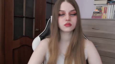 Lily online show from 10/02/25, 01:56