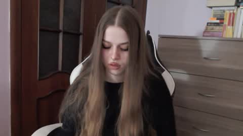 Lily online show from 11/09/25, 02:10