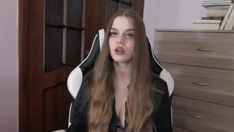 Lily online show from 02/11/26, 02:27