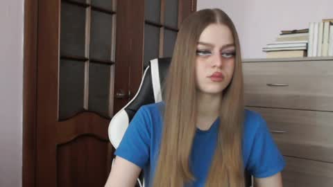 Snapshot of redhead_rabbit chatting on 04/24/26, 02:47 Lily online show from 04/24/26, 02:47