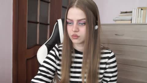 Snapshot of redhead_rabbit chatting on 05/03/26, 02:50 Lily online show from 05/03/26, 02:50