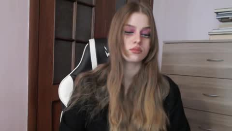 Snapshot of redhead_rabbit chatting on 05/16/26, 02:19 Lily online show from 05/16/26, 02:19