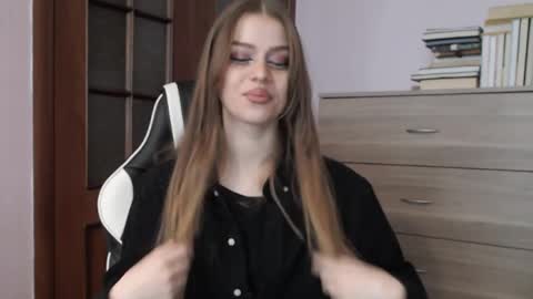 Snapshot of redhead_rabbit chatting on 05/26/26, 02:40 Lily online show from 05/26/26, 02:40