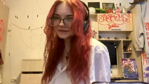 Snapshot of redheadcatxd chatting on 04/09/26, 01:49 Eva online show from 04/09/26, 01:49