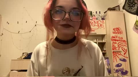 Snapshot of redheadcatxd chatting on 04/24/26, 09:28 Eva online show from 04/24/26, 09:28