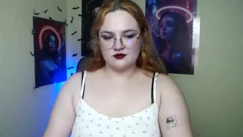Snapshot of redhotqueen1 chatting on 05/20/26, 12:22 Rina online show from 05/20/26, 12:22