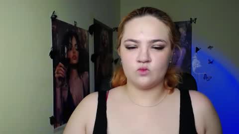 Snapshot of redhotqueen1 chatting on 06/04/26, 12:11 Rina online show from 06/04/26, 12:11