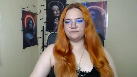 Snapshot of redhotqueen1 chatting on 07/21/26, 06:05 Rina online show from 07/21/26, 06:05
