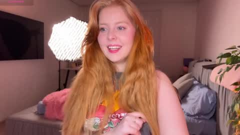 Snapshot of redhotvixen_ chatting on 04/05/26, 11:35 Sofia online show from 04/05/26, 11:35