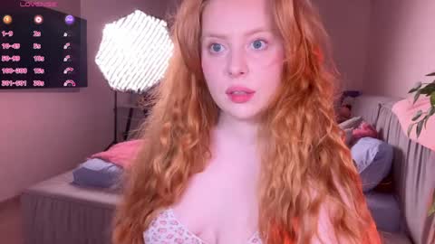 Snapshot of redhotvixen_ chatting on 04/09/26, 11:21 Sofia online show from 04/09/26, 11:21