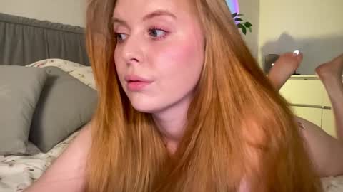 Snapshot of redhotvixen_ chatting on 05/09/26, 01:00 Sofia online show from 05/09/26, 01:00